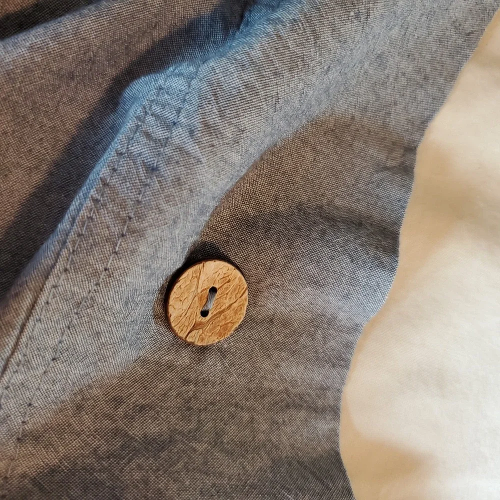 Cremieux Blue Cotton Chambray King Pillowcase Set of 2 Wood Button Closure 20x36